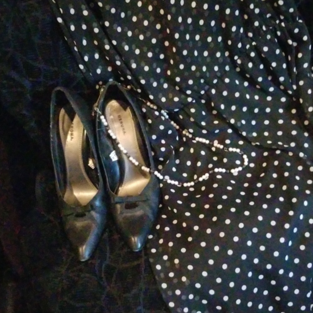 Versatile, easy breezy blk & white polka dot dress - Picture 6 of 8